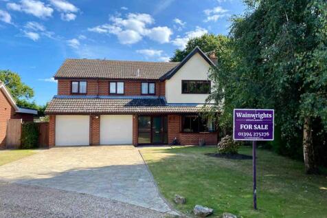 6 Bedroom Detached House for Sale