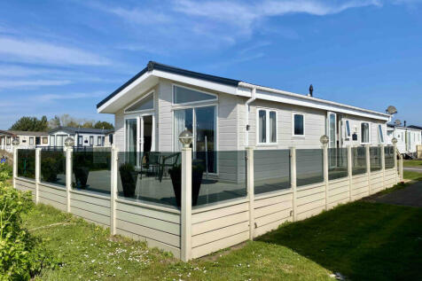 2 Bedroom Luxury Park Home For Sale