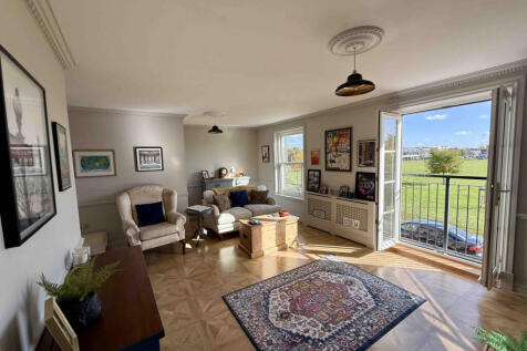 2 Bedroom Town House For Sale