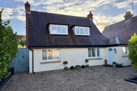 3 Bedroom Chalet For Sale