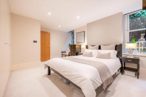 Master Bedroom (3)
