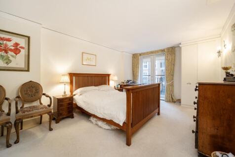 Master Bedroom (2)