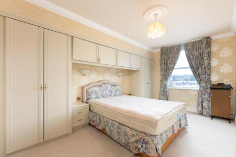 Master Bedroom (1)