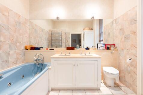 Master Bedroom Ensuite (1)