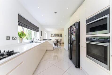 Re-Fitted Modern Kitchen/Breakfast Room