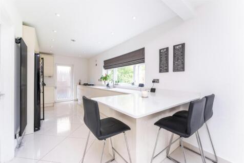 Re-Fitted Modern Kitchen/Breakfast Room