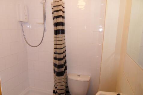 3b Martindale Road ensuite.JPG