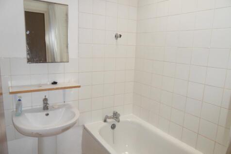 3b Martindale Road bathroom.JPG