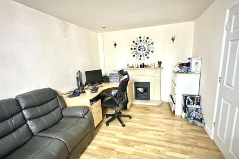 Lounge 2.jpg