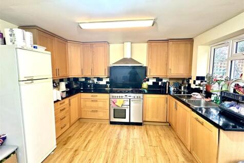 Kitchen 1.jpg