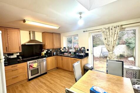 Kitchen 4.jpg
