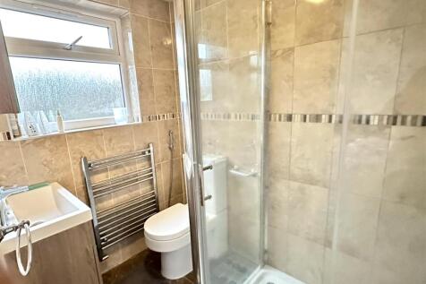 Master Ensuite.jpg