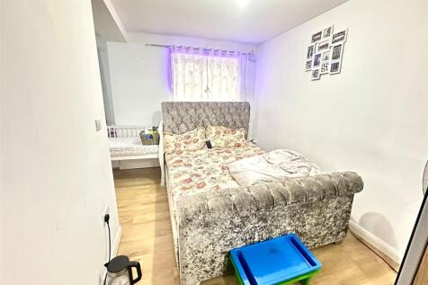 Bed 1.jpg