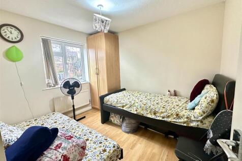 Bed 3.jpg