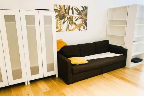Studio Room/Kitchen