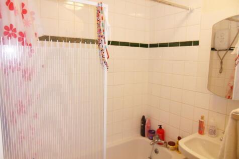 77 Spencer Road bathroom.JPG