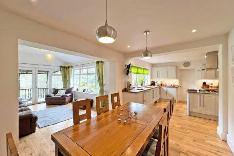 OPEN PLAN KITCHEN/DINER/FAMILY ROOM