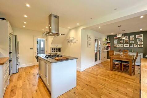 OPEN PLAN KITCHEN/DINER/FAMILY ROOM