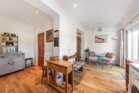 Kitchen/Sitting Area