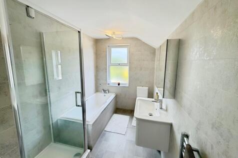 1151b5c0-bathroom