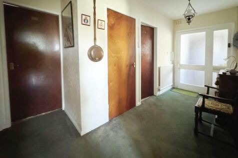 88e28f6a-hallway