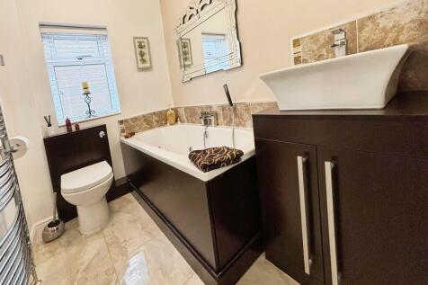 fc1a0f58-bathroom