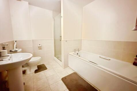aa3e2692-BATHROOM