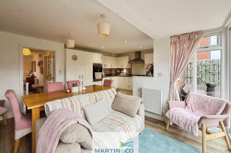 43506dd9-0-45D8-8...