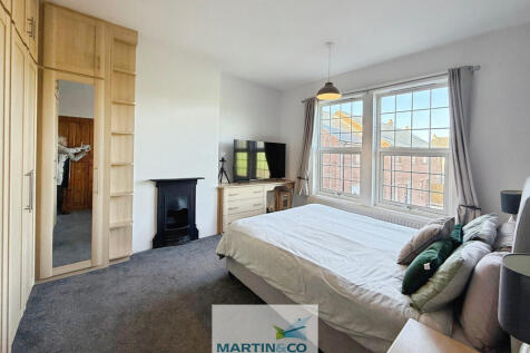 40cade69--4290-83...