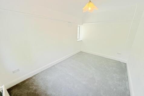 pbox-bedroom-268429.jpg