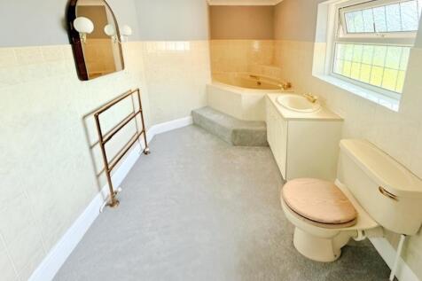 pbox-bathroom-268429.jpg
