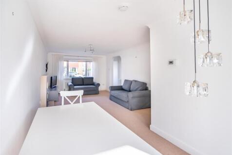 4 Highcliffe Court-3.jpg