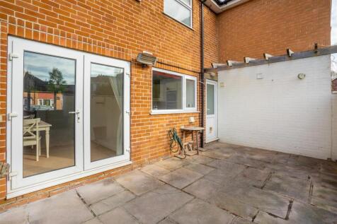 4 Highcliffe Court-7.jpg