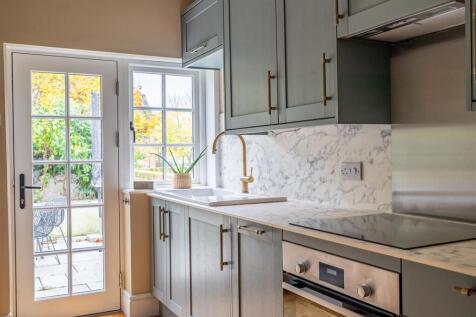 Cobble Court (3) kitchen 2.jpg