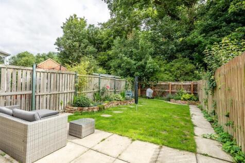Carr Meadows (17) garden 2.jpg