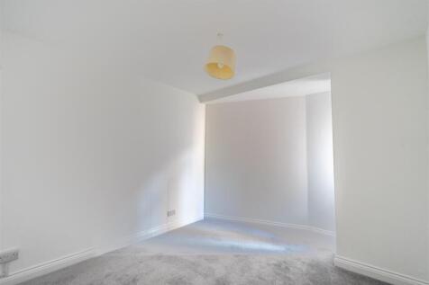 st caths court (6 of 9).jpg