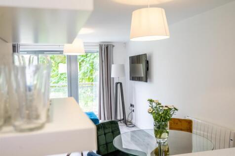 Mcquades (12) dining 2.jpg