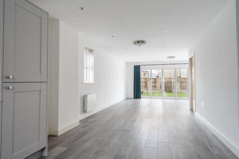 Mount Vale Gardens (6) dining kitchen area.jpeg