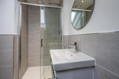 Mount Vale Gardens (6) ensuite 2.jpeg