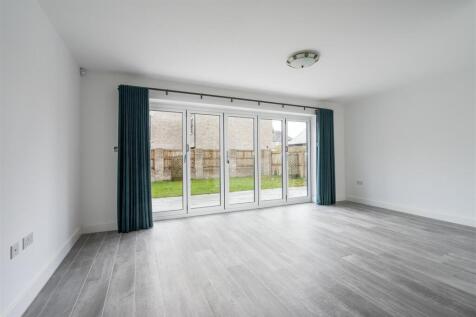 Mount Vale Gardens (6) downstairs living .jpeg