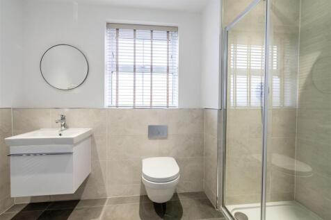 Mount Vale Gardens (6) ensuite .jpeg