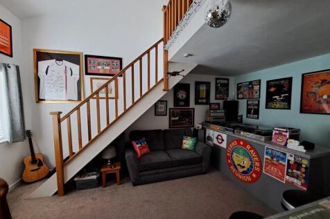 BEDROOM 5 / STUDY