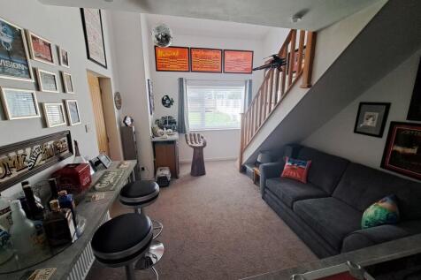 BEDROOM 5 / STUDY