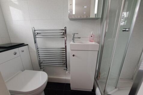 EN SUITE SHOWER / WC