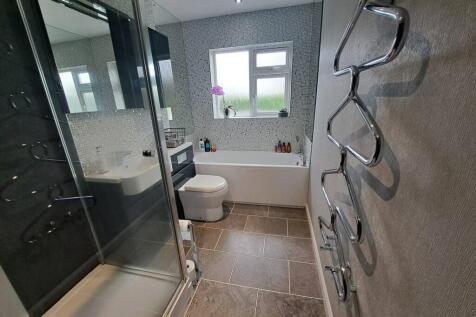 BATH/SHOWER/WC
