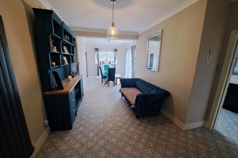 DINER / FAMILY ROOM