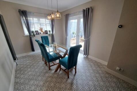 DINER / FAMILY ROOM