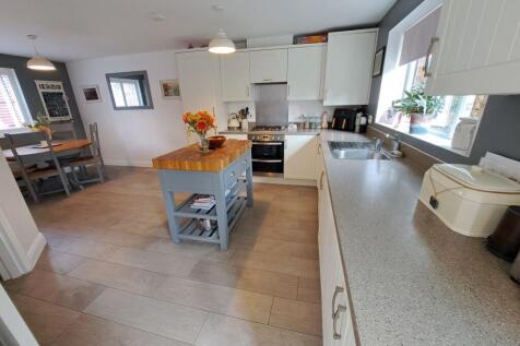 KITCHEN / DINER