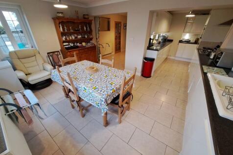 KITCHEN / DINER