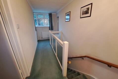 GALLERIED LANDING